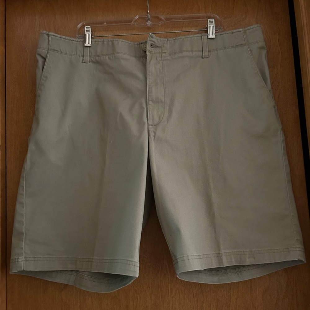 Lee Men's Khaki Flat Front Shorts